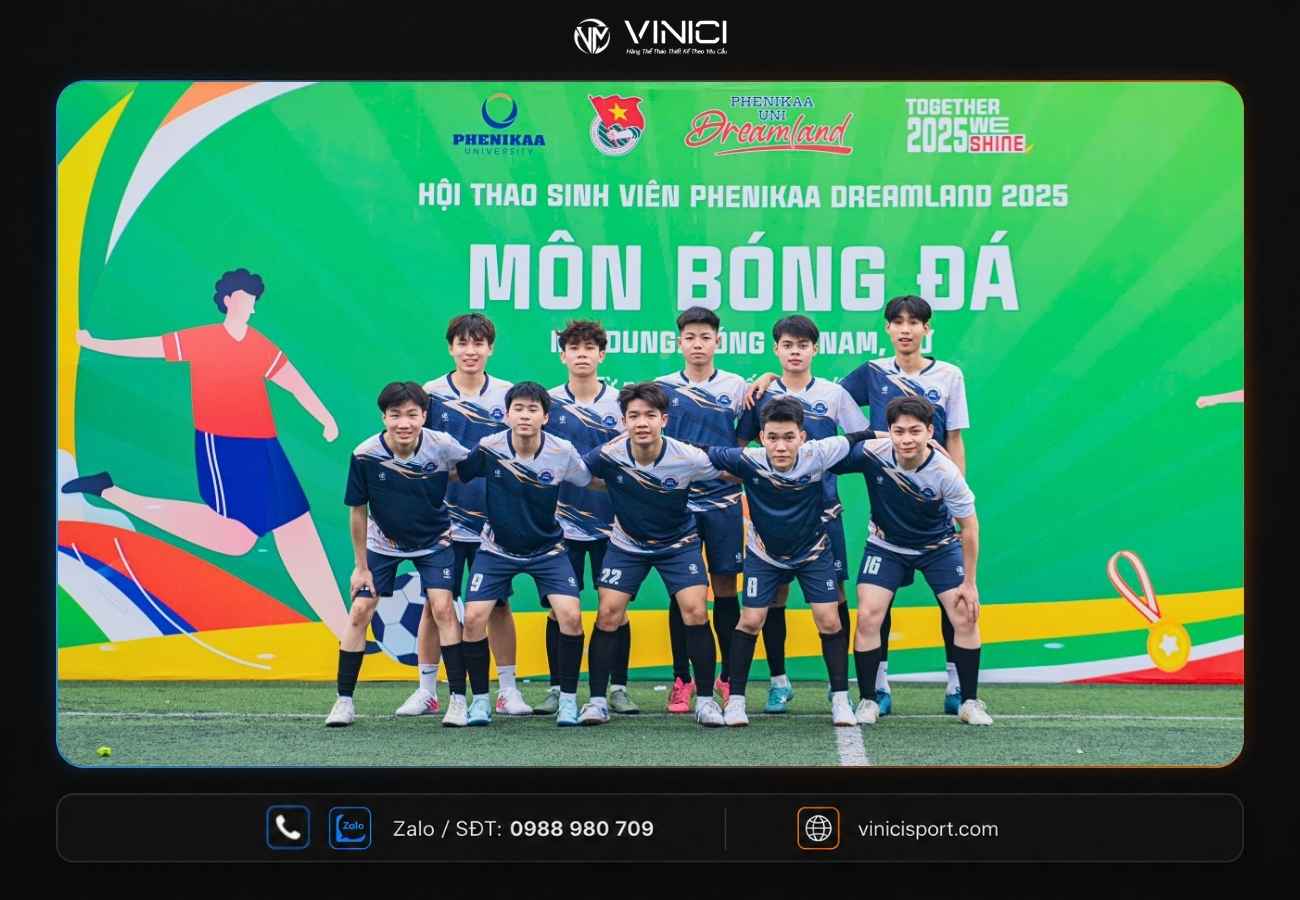 Ảnh thực tế đội FKL mặc mẫu áo bóng đá thiết kế Thunder xanh