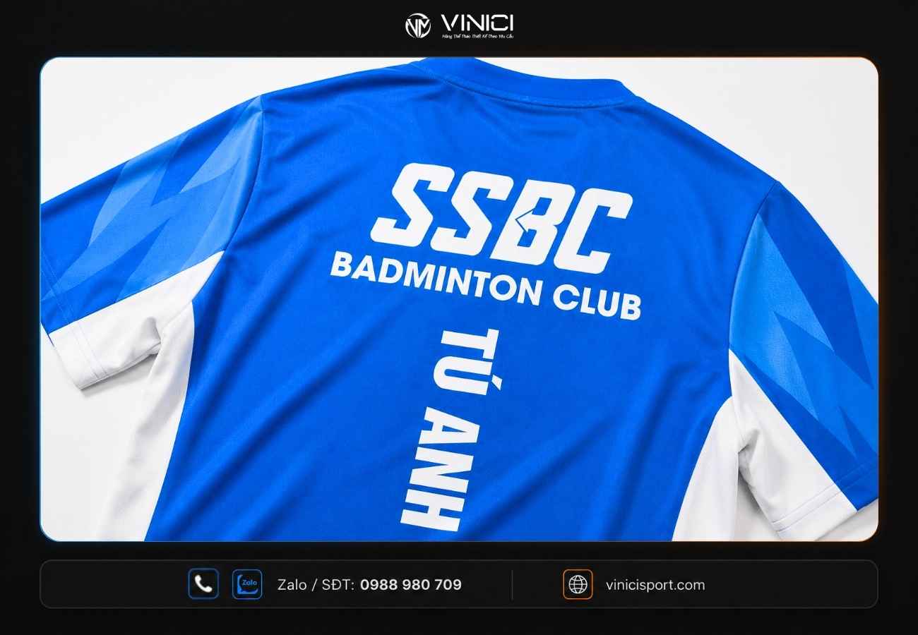 Cận cảnh mặt lưng áo SSBC với tên đội và tên thành viên in nổi bật